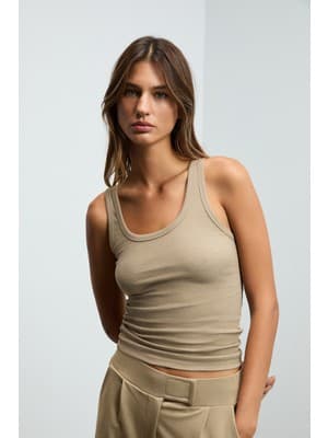 Lıllesol Kadın Fitilli Görünümlü Slim Fit Vücuda Oturan Havuz Yakalı Pamuklu Basic Vizon Atlet