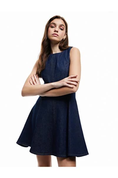 Pamuklu Bisiklet Yaka Dikiş Detaylı Volanlı Kolsuz Mini Denim Elbise